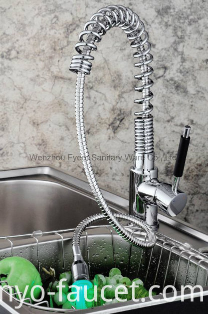 Pull-out Spray Self-Power LED Brass Kitchen Sink Faucet (QH0781F)